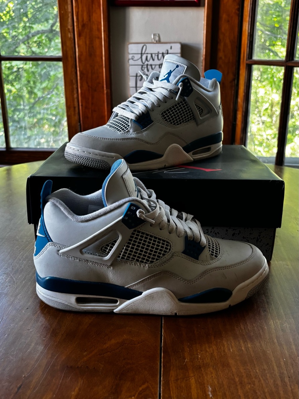 Nike Air Jordan 4 Retro - Military
Blue